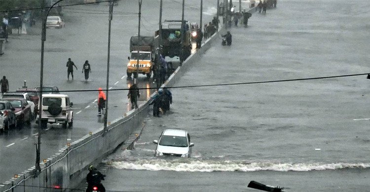 টানা ভারী বর্ষণে বিপর্যস্ত ভারতের উত্তর প্রদেশ, বন্যা ও ভূমিধসে নিহত ৫৬